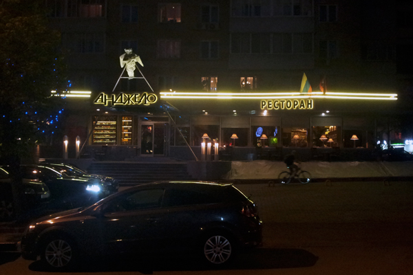 БИЗНЕС ДЕКОР. Вывески и подсветка фасада для ресторана АНДЖЕЛО, Москва.