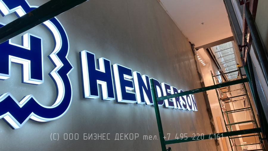 БИЗНЕС ДЕКОР. Наружные рекламные конструкции для салона HENDERSON в ТРЦ «МЕГА Новосибирск» (г. Новосибирск)