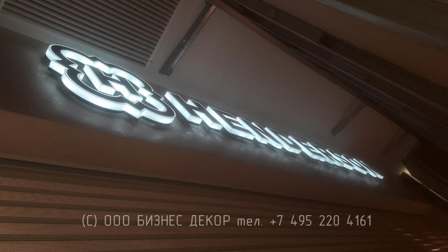 Рекламные конструкции салона HENDERSON в г. С.-Петербург